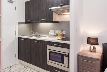 1 bed studio, Queens Terrace, City Centre, Southampton, SO143LR - Image 3